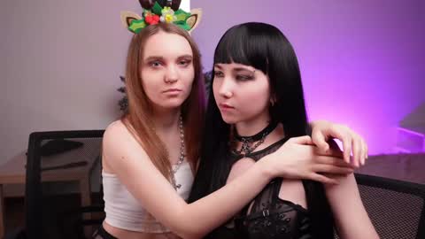 CLEOshort hair  TIna long hair  online show from December 22, 2024, 1:55 pm