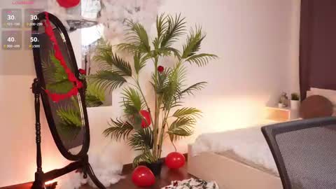 CLEOshort hair  TIna long hair  online show from February 16, 2025, 1:49 pm