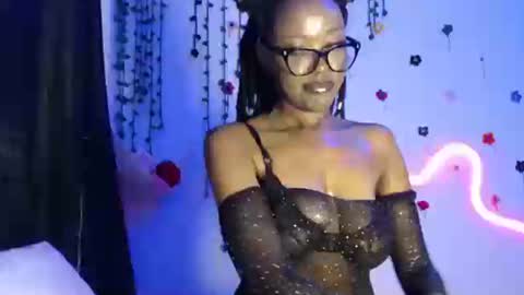 COCO XOXO online show from October 7, 2025, 5:15 am