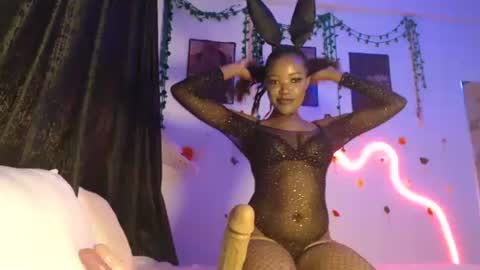 COCO XOXO online show from November 21, 2025, 10:03 am