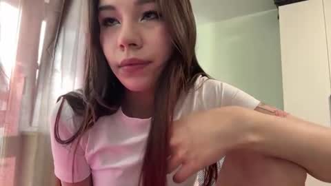 Snapshot of venessasatterwhite chatting on July 5, 2026, 2:13 pm Milla online show from July 5, 2026, 2:13 pm