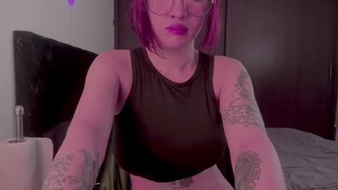 Lanna   online show from November 12, 2025, 11:54 am