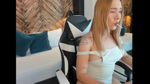 V E N U S  online show from November 5, 2025, 7:25 pm