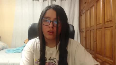 Snapshot of venus_cat_ chatting on June 8, 2026, 5:52 am Venus online show from June 8, 2026, 5:52 am
