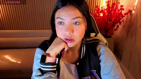 Snapshot of venus_velvet_tp chatting on May 8, 2026, 1:27 pm Venus online show from May 8, 2026, 1:27 pm
