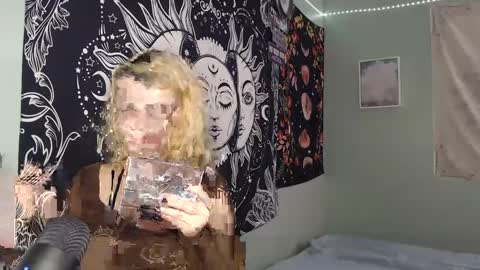 Miss Venus online show from September 24, 2025, 4:38 am