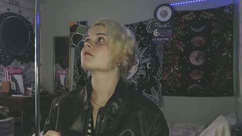 Miss Venus online show from October 30, 2025, 1:12 pm