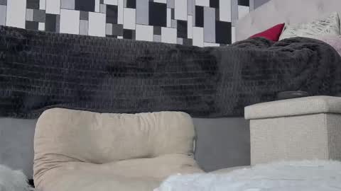 venusinylons online show from March 5, 2026, 1:51 pm