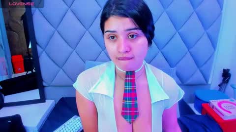 Venusowen  online show from November 20, 2025, 11:43 am