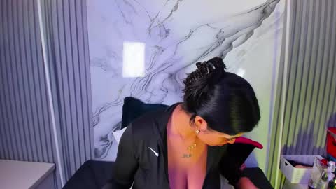Venusowen  online show from May 13, 2026, 2:03 pm