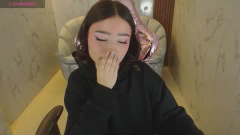 venuss online show from December 14, 2025, 1:49 pm