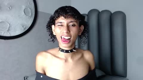 venuss_03 online show from September 28, 2025, 3:34 am