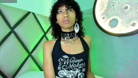 venuss_03 online show from November 14, 2025, 3:27 am