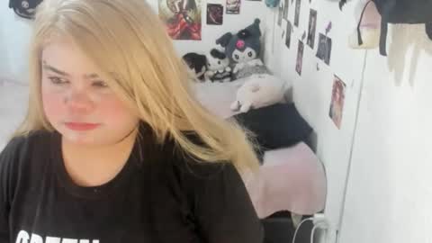 Venuss  online show from November 13, 2025, 1:48 am