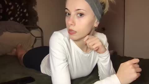 venustheflytrap online show from March 24, 2026, 4:39 am