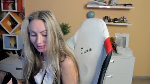 Snapshot of veola_new chatting on January 26, 2025, 4:30 am Violetta online show from January 26, 2025, 4:30 am