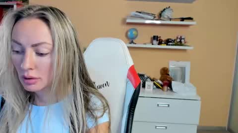 Snapshot of veola_new chatting on February 23, 2025, 3:45 am Violetta online show from February 23, 2025, 3:45 am