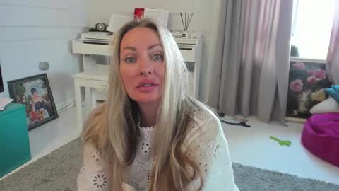 Snapshot of veola_new chatting on September 28, 2025, 3:45 am Violetta online show from September 28, 2025, 3:45 am