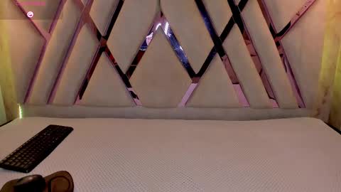 Domelipa  online show from February 18, 2025, 2:59 pm