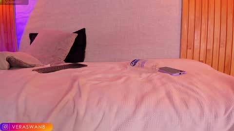 Snapshot of veraswan1 chatting on December 6, 2024, 1:29 am veraswan1 online show from December 6, 2024, 1:29 am