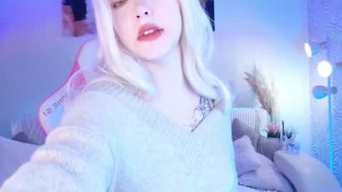 Mia online show from October 1, 2025, 6:19 am