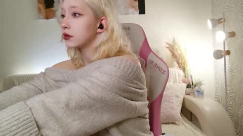 Mia online show from October 23, 2025, 7:29 am