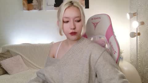 Mia online show from October 26, 2025, 6:30 am