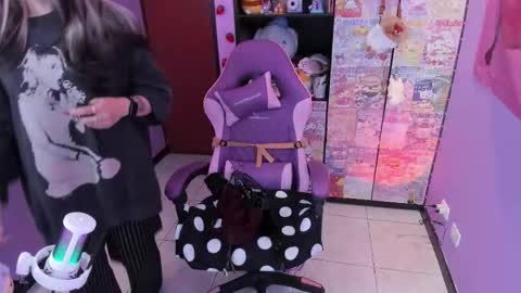     online show from November 21, 2025, 12:10 am