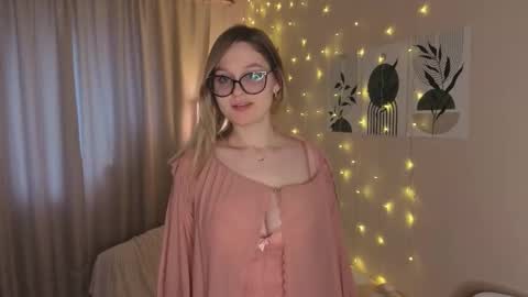 Veronica online show from November 7, 2025, 10:04 am