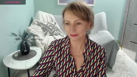 Helen online show from September 21, 2025, 5:42 am