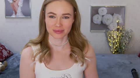 Snapshot of veronikamitchel chatting on December 17, 2024, 4:00 pm Veronika online show from December 17, 2024, 4:00 pm