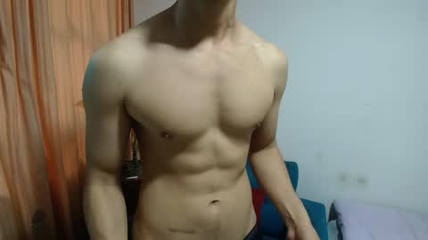 Snapshot of versatileguuy chatting on April 21, 2026, 10:23 pm versatileguuy online show from April 21, 2026, 10:23 pm