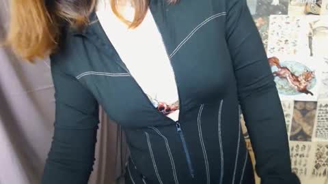 veryveryvery_shy online show from December 19, 2024, 6:45 am