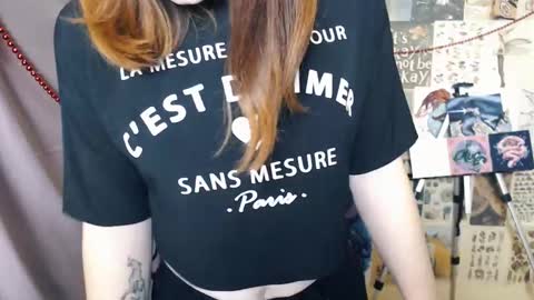 veryveryvery_shy online show from December 23, 2024, 6:44 am