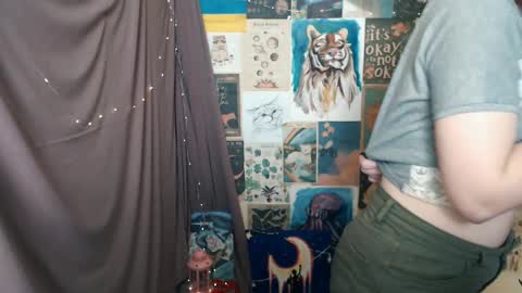 veryveryvery_shy online show from February 2, 2025, 12:35 pm