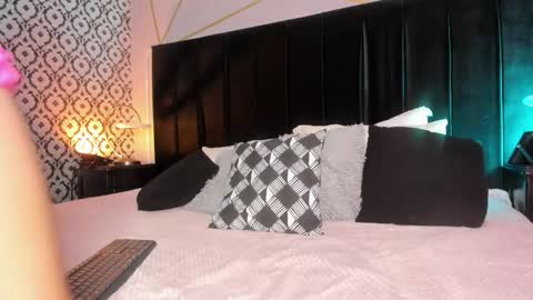 Sthefanny online show from November 27, 2025, 12:07 pm