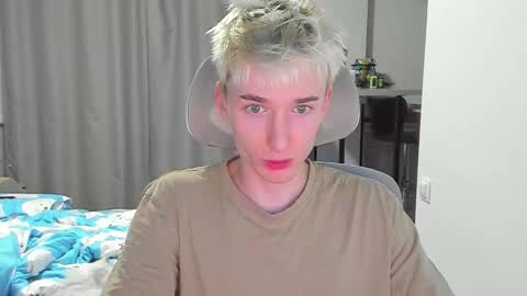 vibemygirl online show from October 6, 2025, 1:19 pm