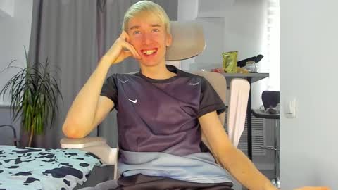 vibemygirl online show from November 22, 2025, 6:12 am