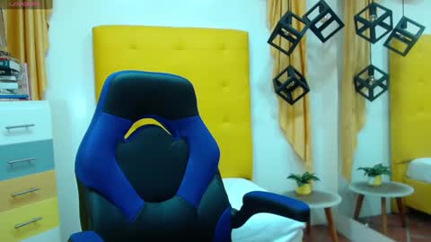 Snapshot of vic_nahomy chatting on February 4, 2025, 12:22 pm nahomy online show from February 4, 2025, 12:22 pm