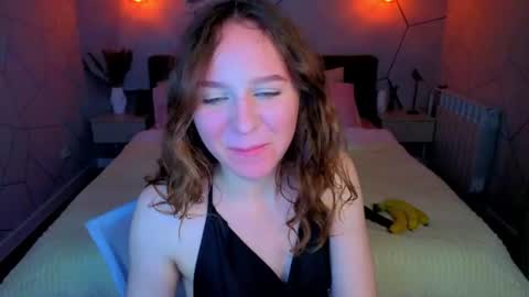 Snapshot of vicki_milles chatting on June 12, 2026, 8:46 am vicki_milles online show from June 12, 2026, 8:46 am