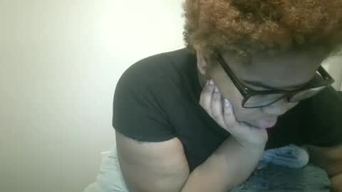 vickiryder56 online show from December 15, 2025, 3:33 am