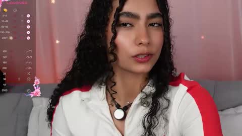 Snapshot of vicky_curly chatting on September 13, 2025, 4:23 am vicky_curly online show from September 13, 2025, 4:23 am