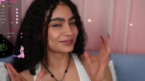 Snapshot of vicky_curly chatting on September 18, 2025, 9:39 pm vicky_curly online show from September 18, 2025, 9:39 pm