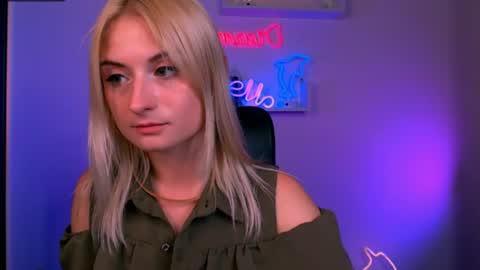 Snapshot of vicky_kim chatting on July 19, 2026, 7:39 pm vicky_kim online show from July 19, 2026, 7:39 pm