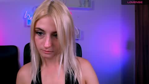 Snapshot of vicky_kim chatting on July 21, 2026, 7:16 pm vicky_kim online show from July 21, 2026, 7:16 pm