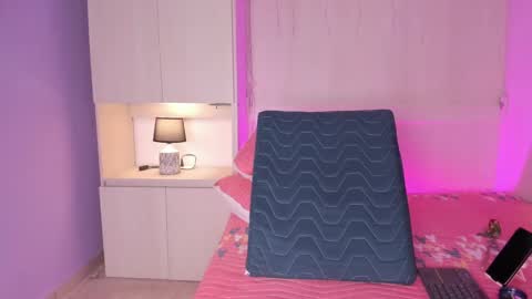 V I C K Y online show from February 5, 2025, 12:31 am