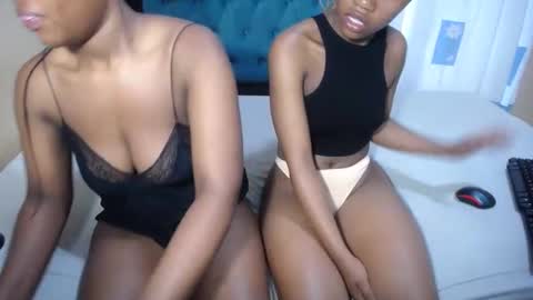 vickyblissx online show from November 17, 2025, 4:07 am