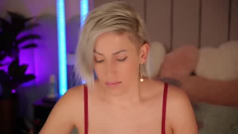 vickysecret96 online show from February 8, 2026, 6:55 pm