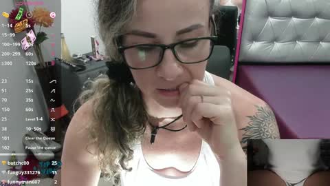 Snapshot of vickysexyx chatting on December 5, 2024, 11:07 pm Valentina online show from December 5, 2024, 11:07 pm