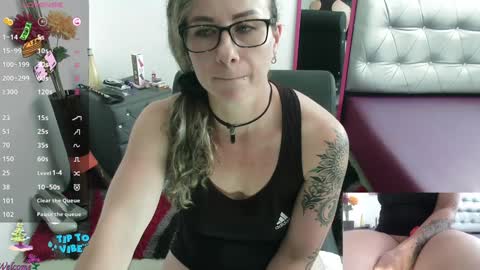 Snapshot of vickysexyx chatting on December 10, 2024, 7:43 pm Valentina online show from December 10, 2024, 7:43 pm